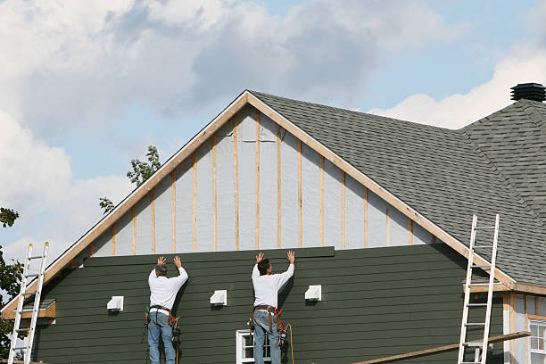 Professional Vinyl Siding technician working in Trenton, OH